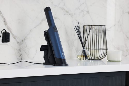 Shark-WV270UK-InUse-moodshot-within-kitchen Shark-WV270UK-InUse-moodshot-within-kitchen