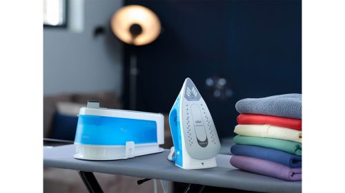braun_carestyle-1_steam-generator-iron_is_1012_bl_05_lifestyle braun_carestyle-1_steam-generator-iron_is_1012_bl_05_lifestyle