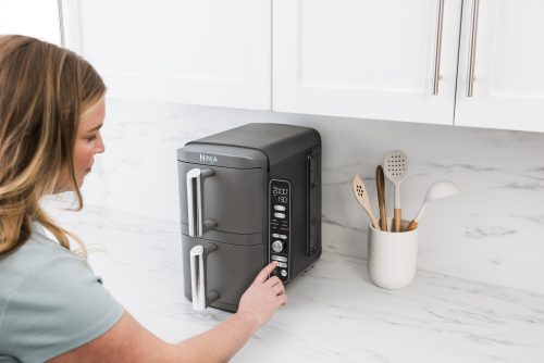 R_SL400UK_InUse_Kitchen_OnCounter_LineUp_Woman - Copy R_SL400UK_InUse_Kitchen_OnCounter_LineUp_Woman - Copy